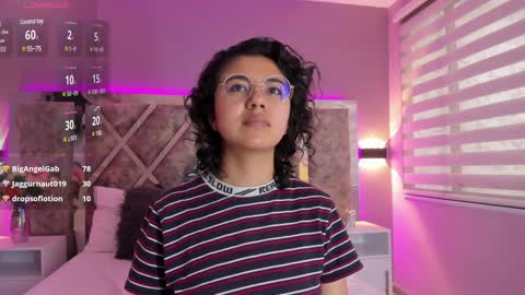 Snapshot of amarettho chatting on 01-25-25, 05:40 Emily online show from 01-25-25, 05:40