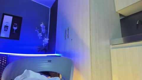 Snapshot of amarettho chatting on 10-22-25, 12:16 Emily online show from 10-22-25, 12:16
