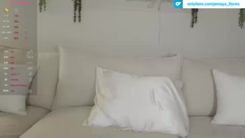 Snapshot of amaya_floress chatting on 10-18-25, 09:37 amaya_floress online show from 10-18-25, 09:37