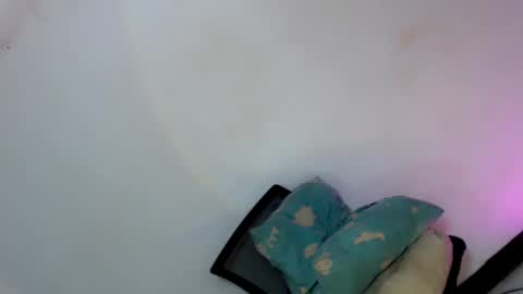 Snapshot of amayahugecock69 chatting on 01-17-25, 04:28 Annika 25yrs old online show from 01-17-25, 04:28