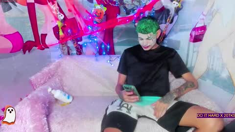 Snapshot of amazing_group_hot69 chatting on 10-31-25, 07:59 Gaby online show from 10-31-25, 07:59