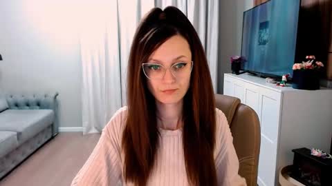 Snapshot of amazingeyes89 chatting on 12-12-24, 03:05 Izza online show from 12-12-24, 03:05