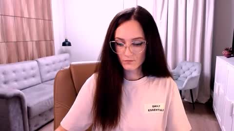 Snapshot of amazingeyes89 chatting on 10-24-25, 10:44 Izza online show from 10-24-25, 10:44