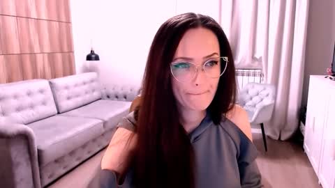 Snapshot of amazingeyes89 chatting on 11-05-25, 08:14 Izza online show from 11-05-25, 08:14