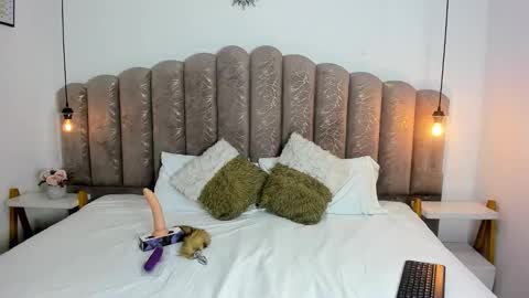 Snapshot of ambar85 chatting on 11-17-25, 11:21 ambar85 online show from 11-17-25, 11:21