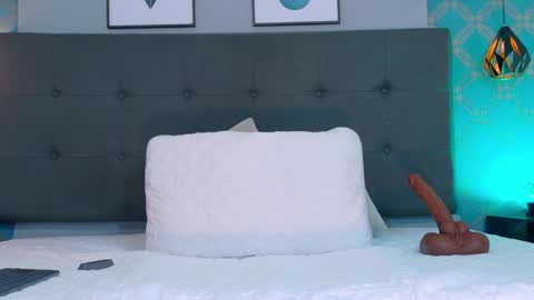 Snapshot of ambarroberts chatting on 05-15-26, 12:45 Ambar online show from 05-15-26, 12:45