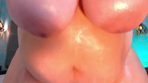 Snapshot of ambarroberts chatting on 05-29-26, 02:04 Ambar online show from 05-29-26, 02:04