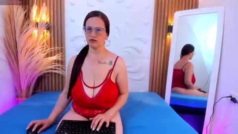 Snapshot of amber_bms chatting on 11-19-25, 02:33 MIA online show from 11-19-25, 02:33