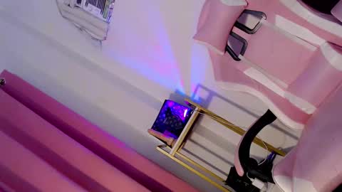 Snapshot of amber_fuck chatting on 11-10-25, 12:59 Amber online show from 11-10-25, 12:59