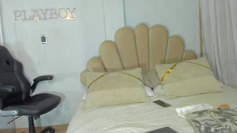 amber_harriis online show from 04-23-26, 01:29