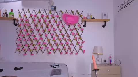 Snapshot of amber_love04 chatting on 05-28-26, 08:06 amber_love04 online show from 05-28-26, 08:06