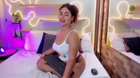 A M B E R  online show from 06-17-26, 07:37