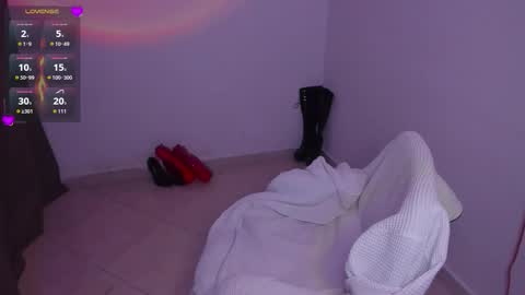 Snapshot of amber_smith20 chatting on 12-02-25, 11:23 find me here --- online show from 12-02-25, 11:23