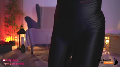 Snapshot of ambercb chatting on 09-10-25, 07:36 Amber online show from 09-10-25, 07:36