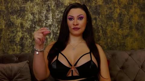 Snapshot of ambercrost chatting on 01-17-25, 06:15 Goddess Amber online show from 01-17-25, 06:15