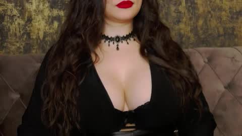 Snapshot of ambercrost chatting on 12-15-25, 08:07 Goddess Amber online show from 12-15-25, 08:07