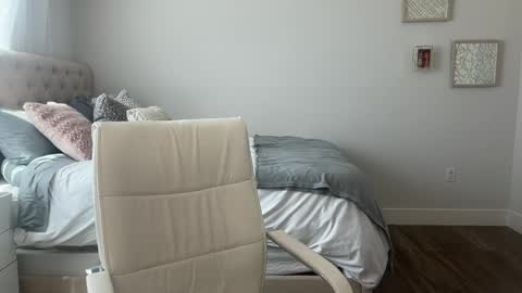 Amber online show from 04-23-26, 09:06