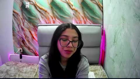 Amber Jeong online show from 01-29-25, 11:04