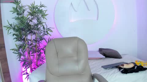 Amber online show from 03-25-26, 12:33