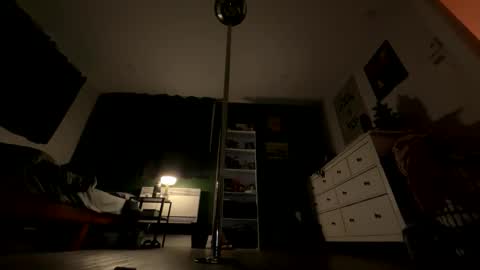 Snapshot of amberlouu chatting on 12-18-25, 07:47 amberlouu online show from 12-18-25, 07:47