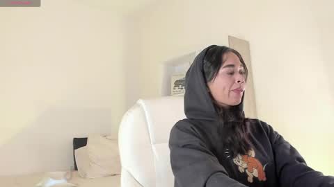 Amber online show from 04-01-26, 01:41