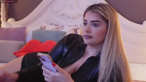 Amberseyes online show from 02-15-25, 11:06