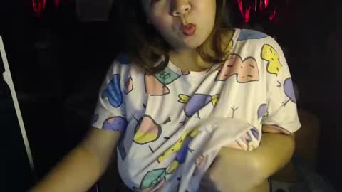 Snapshot of ambisyosa_moore chatting on 12-28-24, 04:52 Marie online show from 12-28-24, 04:52