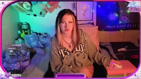 Snapshot of ambrosiakitty chatting on 05-14-26, 07:15 Ambrosia online show from 05-14-26, 07:15