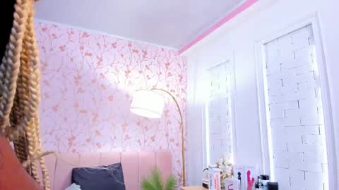 Amelia Adams online show from 10-06-25, 07:11