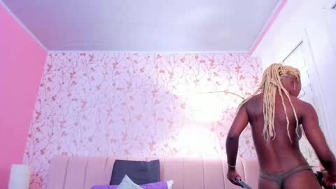 Amelia Adams online show from 10-08-25, 07:44