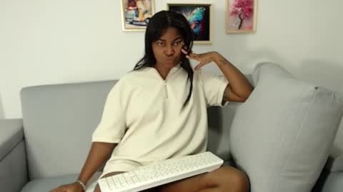 Snapshot of amelia_brunette2 chatting on 11-01-25, 01:35 girl exsotic online show from 11-01-25, 01:35