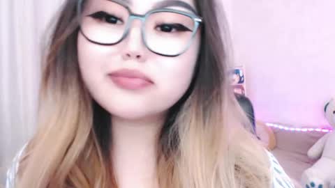 Snapshot of amelia_sunlight chatting on 05-16-26, 04:28 Amelia online show from 05-16-26, 04:28