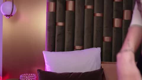 Amelia online show from 10-27-25, 10:19