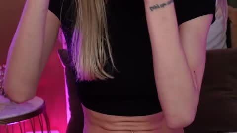 Amelia online show from 11-23-25, 06:02