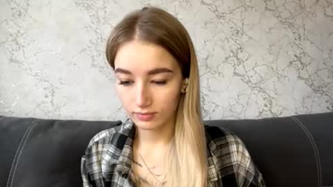 Snapshot of ameliaduraku chatting on 10-27-25, 06:06 Catherine online show from 10-27-25, 06:06