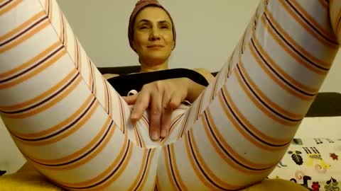 Snapshot of ameliaisme chatting on 10-05-25, 11:02 AME or Amelia online show from 10-05-25, 11:02