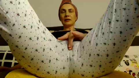 Snapshot of ameliaisme chatting on 10-13-25, 11:16 AME or Amelia online show from 10-13-25, 11:16