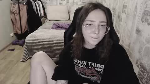 Snapshot of ameliakamishiro chatting on 12-19-24, 02:57 Amelia online show from 12-19-24, 02:57