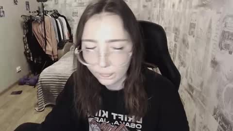 Snapshot of ameliakamishiro chatting on 12-20-24, 01:43 Amelia online show from 12-20-24, 01:43