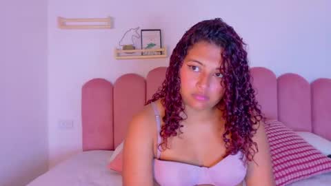 Snapshot of amelialaurent_ chatting on 07-16-26, 06:25 amelialaurent_ online show from 07-16-26, 06:25