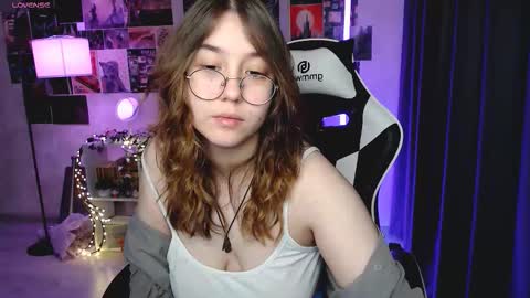 Snapshot of ameliameadd chatting on 12-15-25, 09:02 Amelia online show from 12-15-25, 09:02