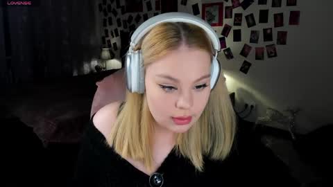 Amelia online show from 04-28-26, 09:42