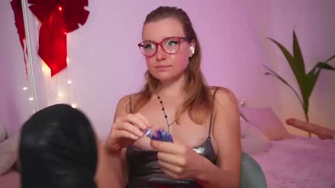 Snapshot of ameliasweety69 chatting on 12-28-24, 07:11 Amelia online show from 12-28-24, 07:11