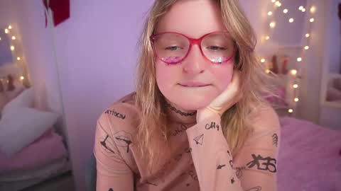 Snapshot of ameliasweety69 chatting on 03-01-25, 04:44 Amelia online show from 03-01-25, 04:44