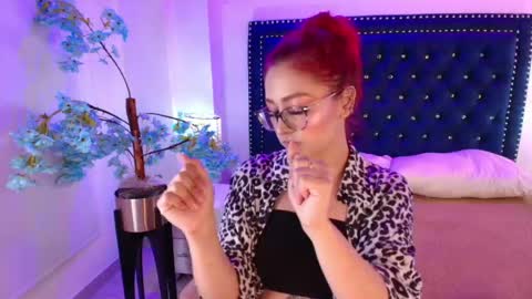 Snapshot of amelie_adamsx chatting on 05-13-26, 11:18 Amelie online show from 05-13-26, 11:18