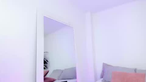 Amelie  online show from 09-19-25, 09:48