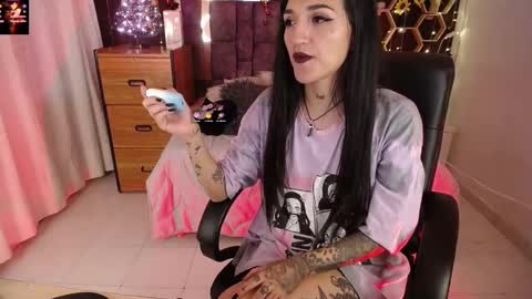 Snapshot of amelierouss chatting on 12-17-24, 02:55 AMELIEROUS .. see you tomorrow kisses online show from 12-17-24, 02:55