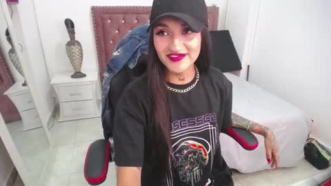 Snapshot of amelierouss chatting on 01-14-25, 04:50 AMELIEROUS .. see you tomorrow kisses online show from 01-14-25, 04:50