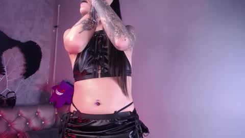 Snapshot of amelierouss chatting on 11-14-25, 02:21 AMELIEROUS .. see you tomorrow kisses online show from 11-14-25, 02:21