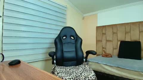 Amell Thomson online show from 11-28-25, 10:51